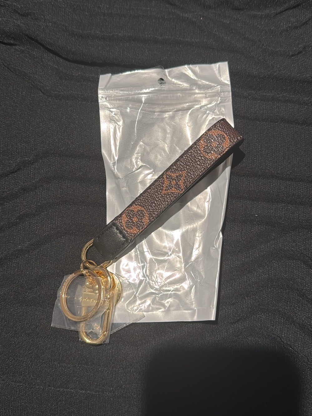 LV Chain - Picture 2 of 3